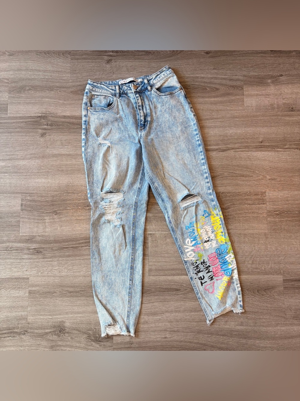 Tinseltown graffiti print distressed denim jeans